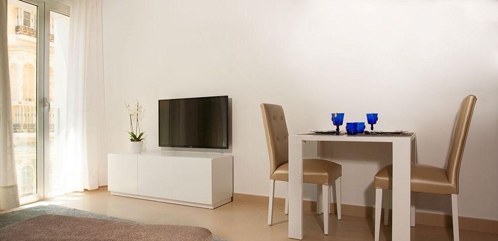 Urbanliving Fajardo Apartment Malaga Exterior photo